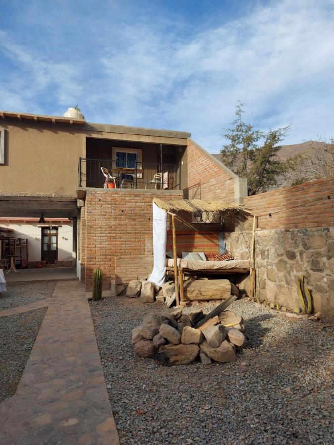 Arbol Tilcara Albergue Exterior foto